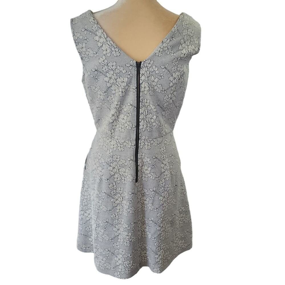 Anthropologie Tabithia Teahouse Sleeveless Textured Floral Pattern Dress Size 10 - Picture 6 of 7